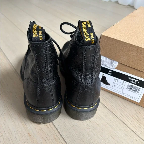 Dr Martens Virginia Leather 101 worn twice only - Picture 3 of 5